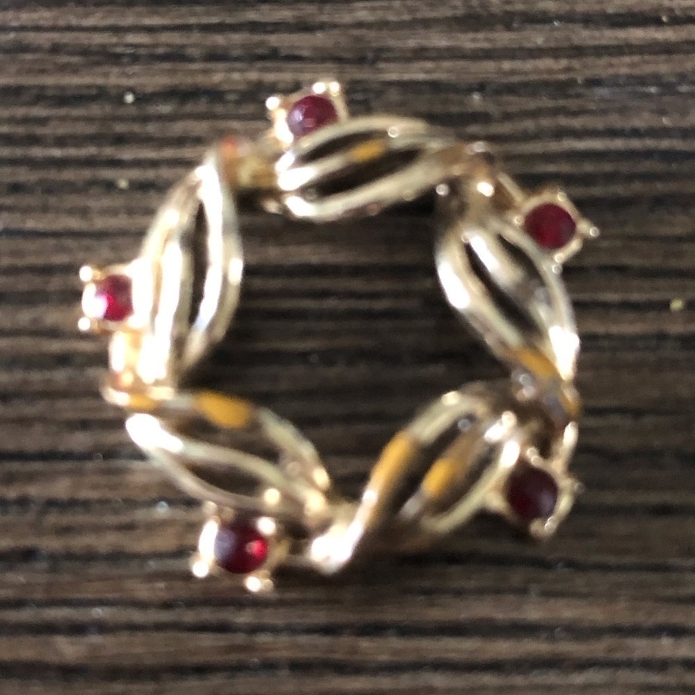 Vintage gold round pendent with red stones